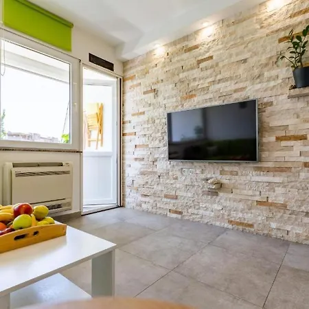 Stone & Sun 2bdr With Balcony Apartman Zadar
