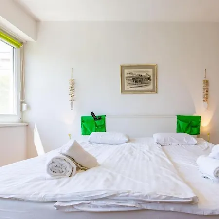 Stone & Sun 2bdr With Balcony Apartman Zadar