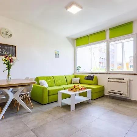 Stone & Sun 2bdr With Balcony Apartman