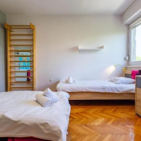 Stone & Sun 2bdr With Balcony Apartman