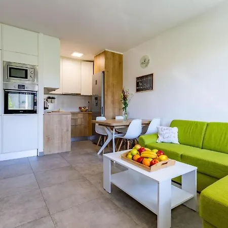 Stone & Sun 2bdr With Balcony *