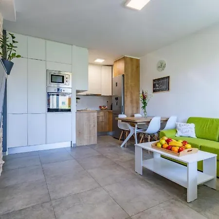 Apartman Stone & Sun 2bdr With Balcony *