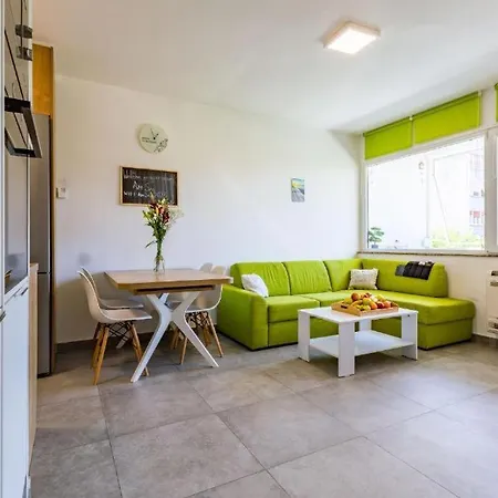 Stone & Sun 2bdr With Balcony Apartman *
