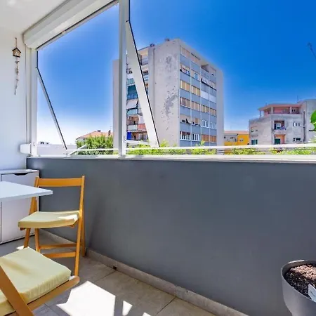 Stone & Sun 2bdr With Balcony Apartman Zadar