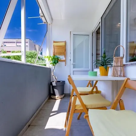 Stone & Sun 2bdr With Balcony Apartman Zadar