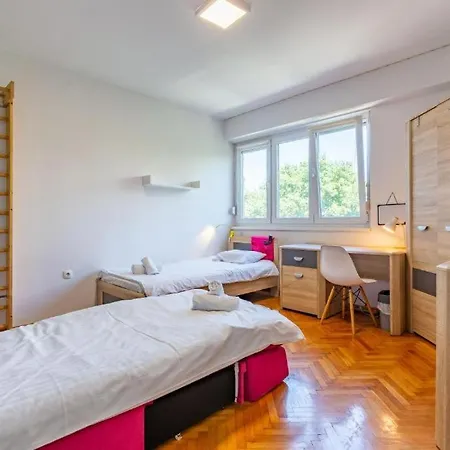 Stone & Sun 2bdr With Balcony Apartman *