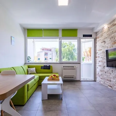 Stone & Sun 2bdr With Balcony Apartman